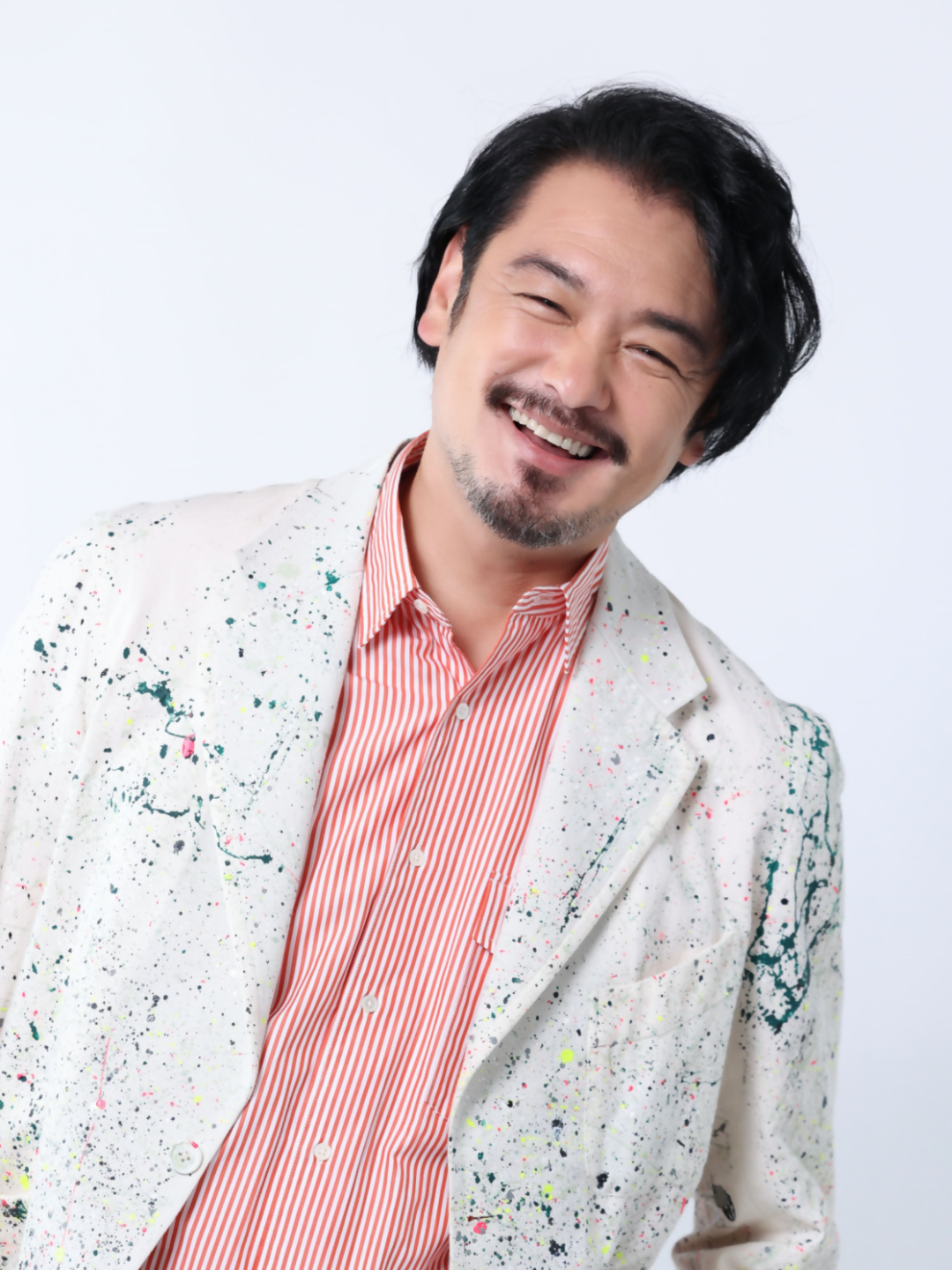 司会の小田井涼平さんの画像